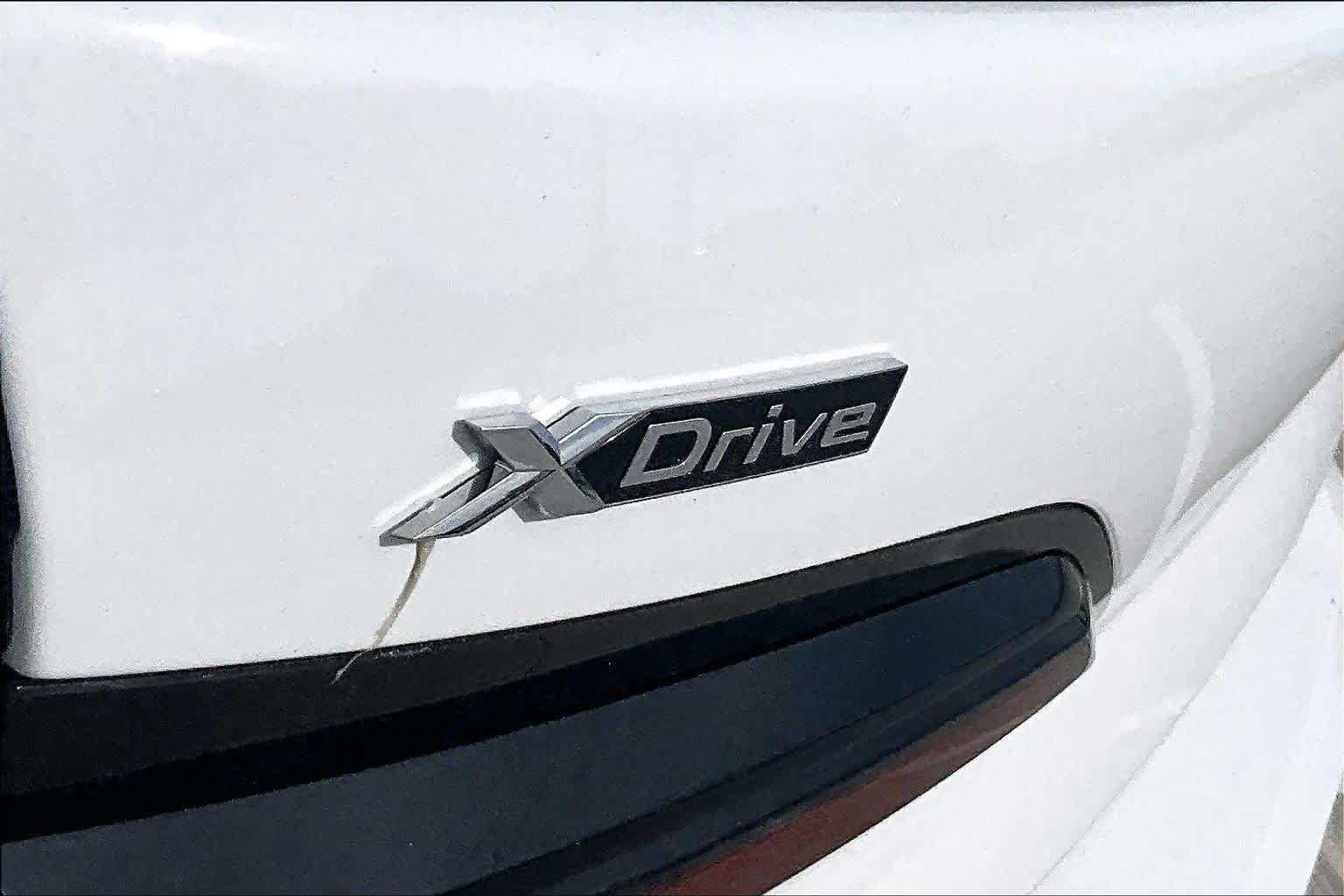 Used 2026 Alpine White BMW 750e xDrive image 9