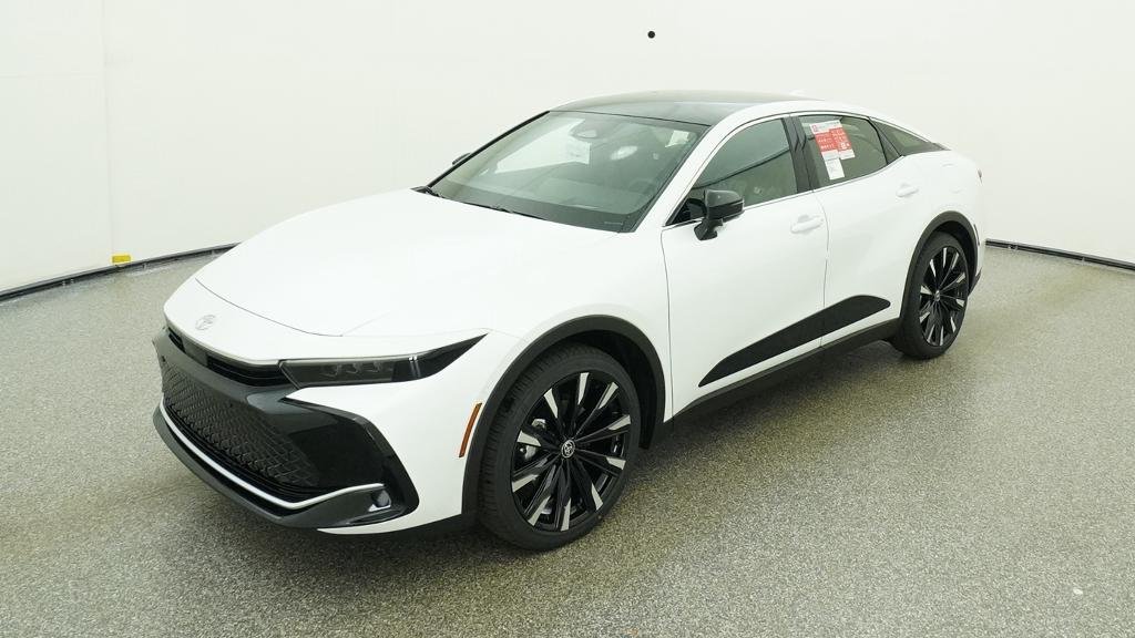 New 2026 Oxygen White Toyota Platinum image 2