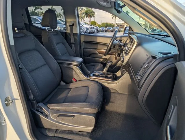 Used 2022 White GMC Elevation image 16