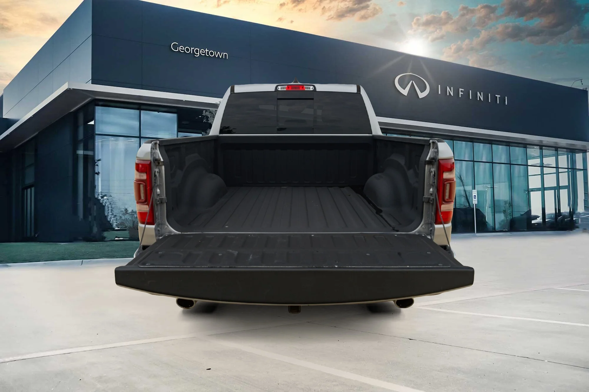 Used 2022 Silver Ram Laramie image 25