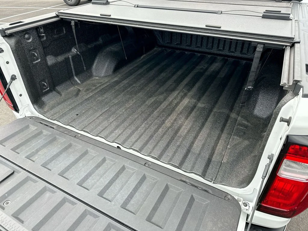 Used 2025 White GMC Elevation image 13