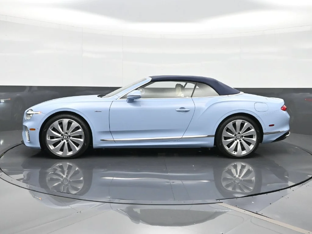 Used 2026  Bentley V8 image 5