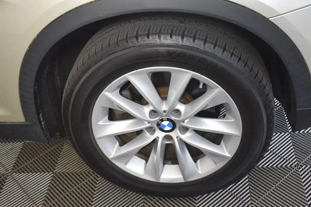 Used 2017 Silver BMW xDrive28i image 2