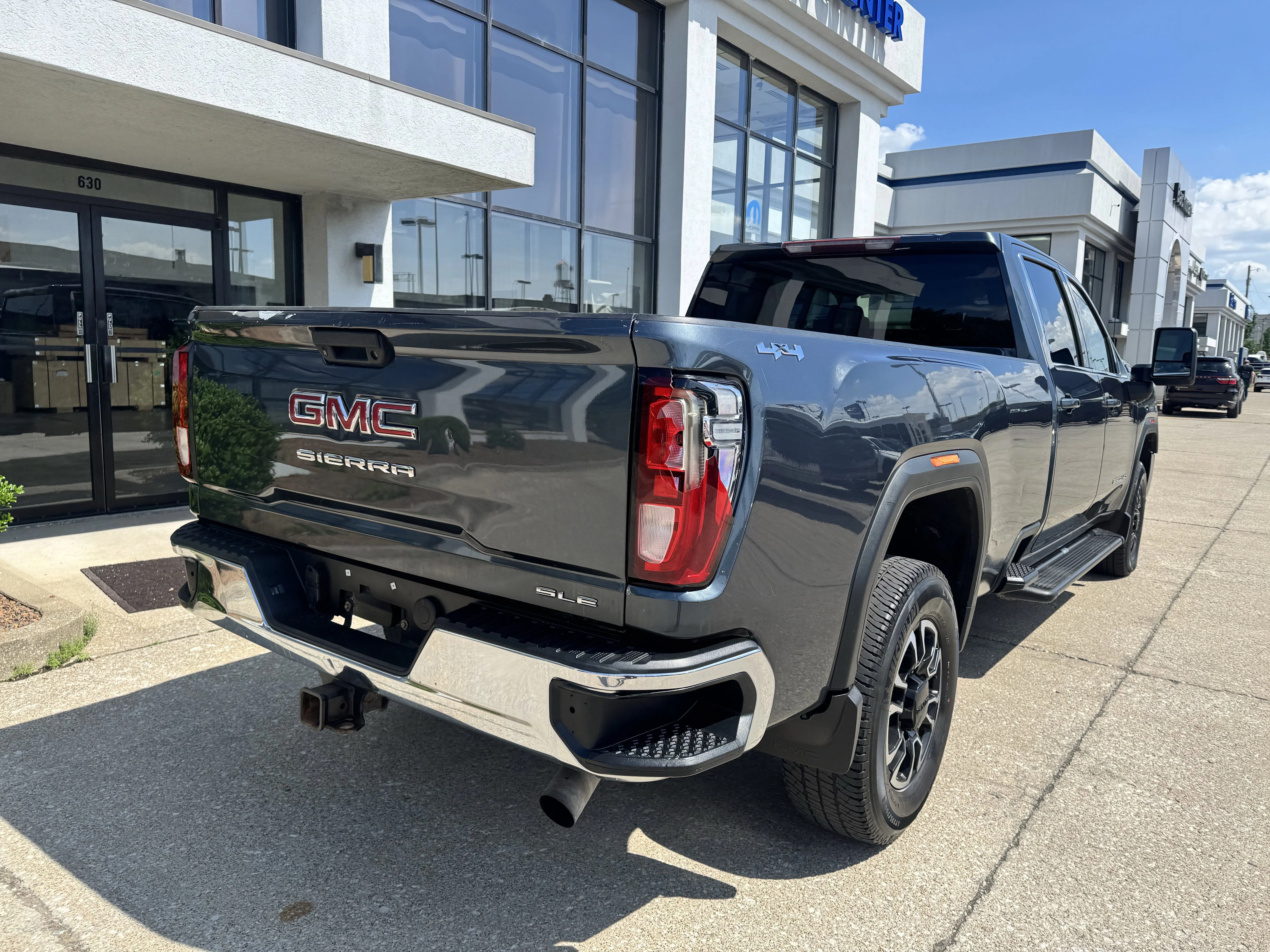 Used 2020 Dark Sky Metallic GMC SLE image 3