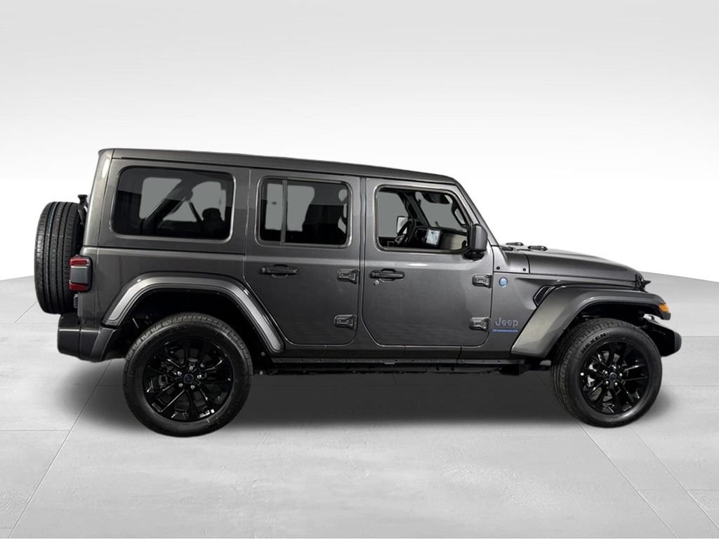 Used 2025 Crystal Metallic Jeep Sahara 4xe image 5