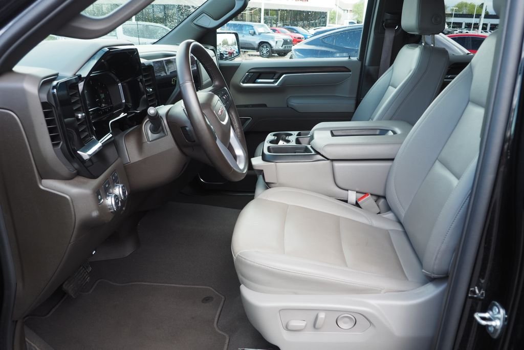 Used 2025 Black GMC SLT image 13