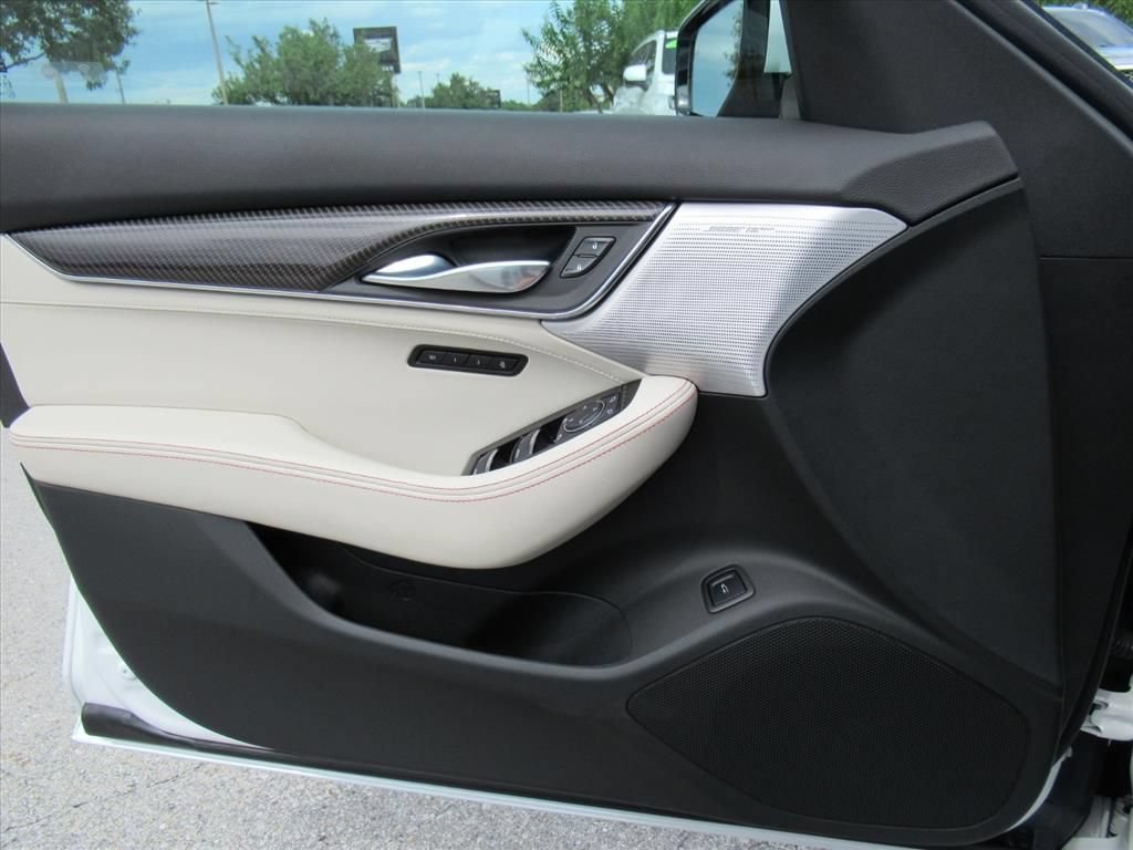 Used 2022 Crystal White Tricoat Cadillac Sport image 19