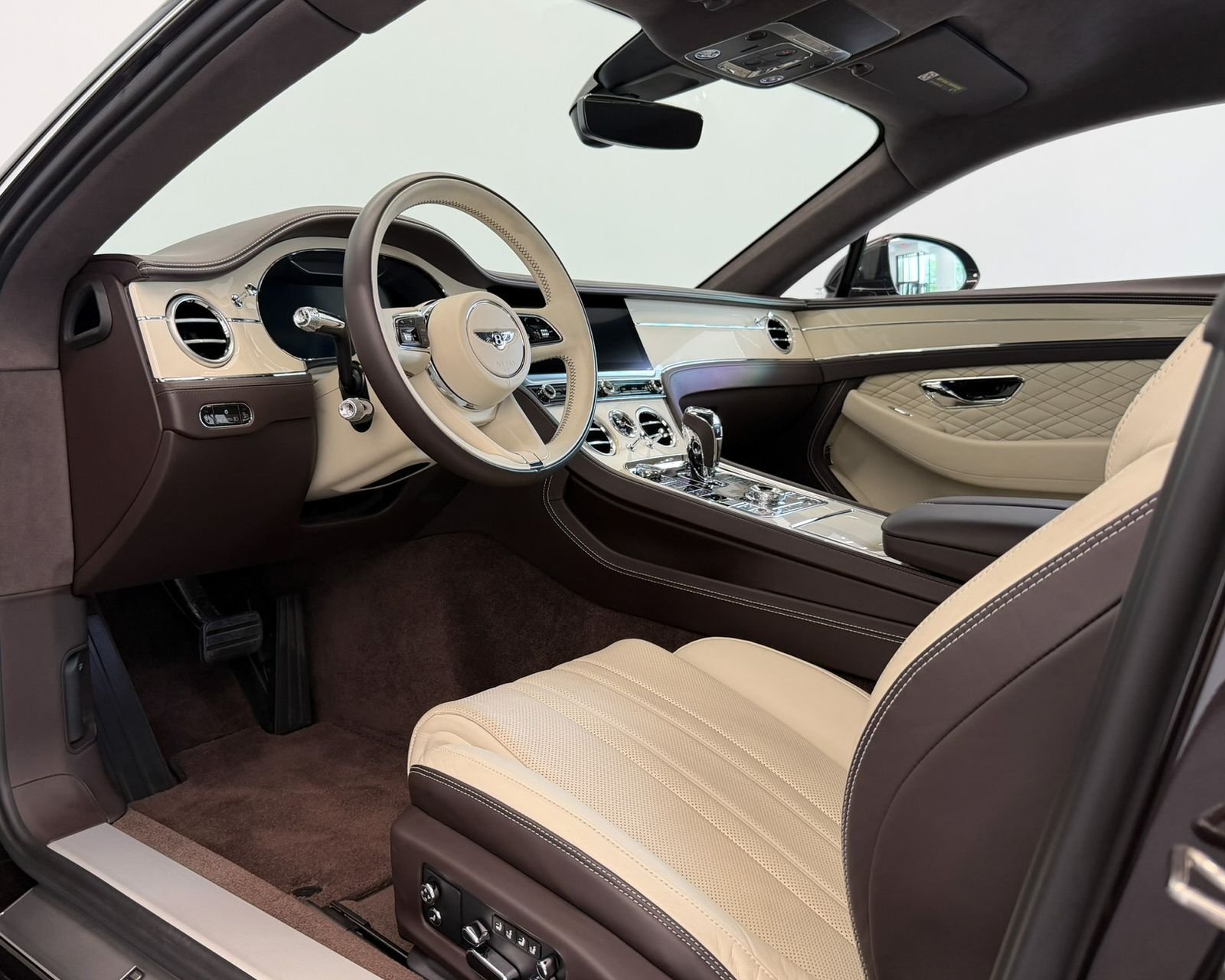 Used 2023 Brown Bentley V8 image 16