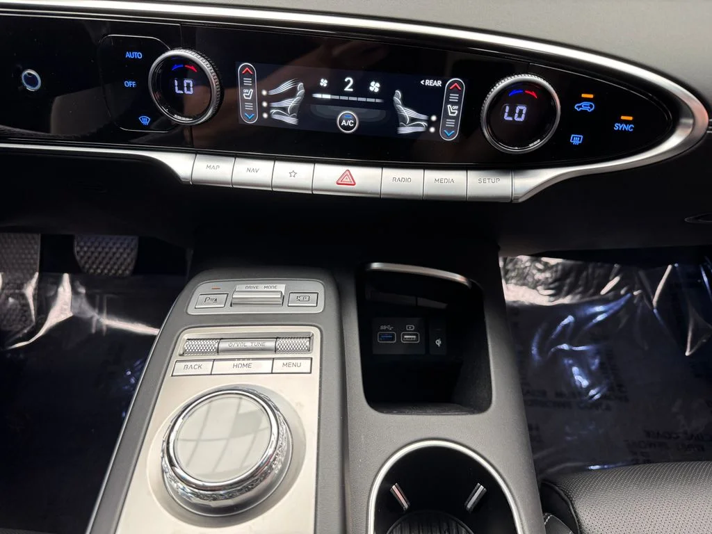 Used 2022 White Genesis 2.5T image 20