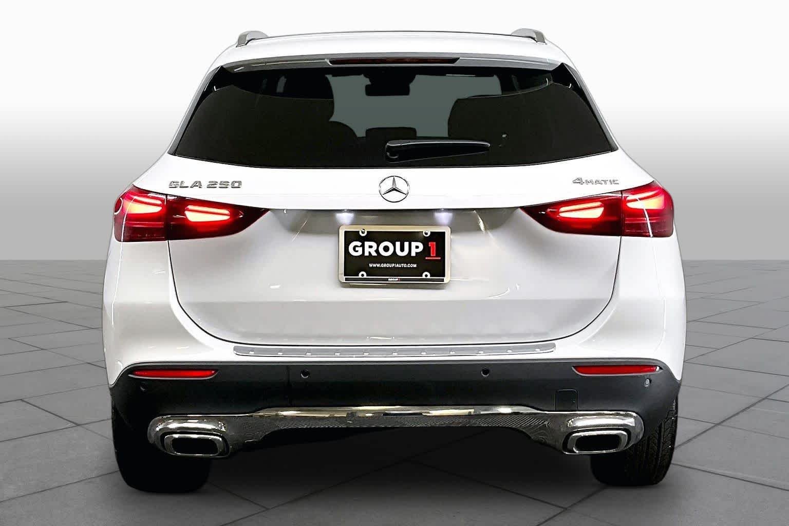 Used 2024 Digital White Metallic Mercedes-Benz GLA 250 image 5