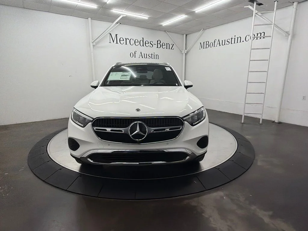 New 2027 White Mercedes-Benz GLC 300 image 2