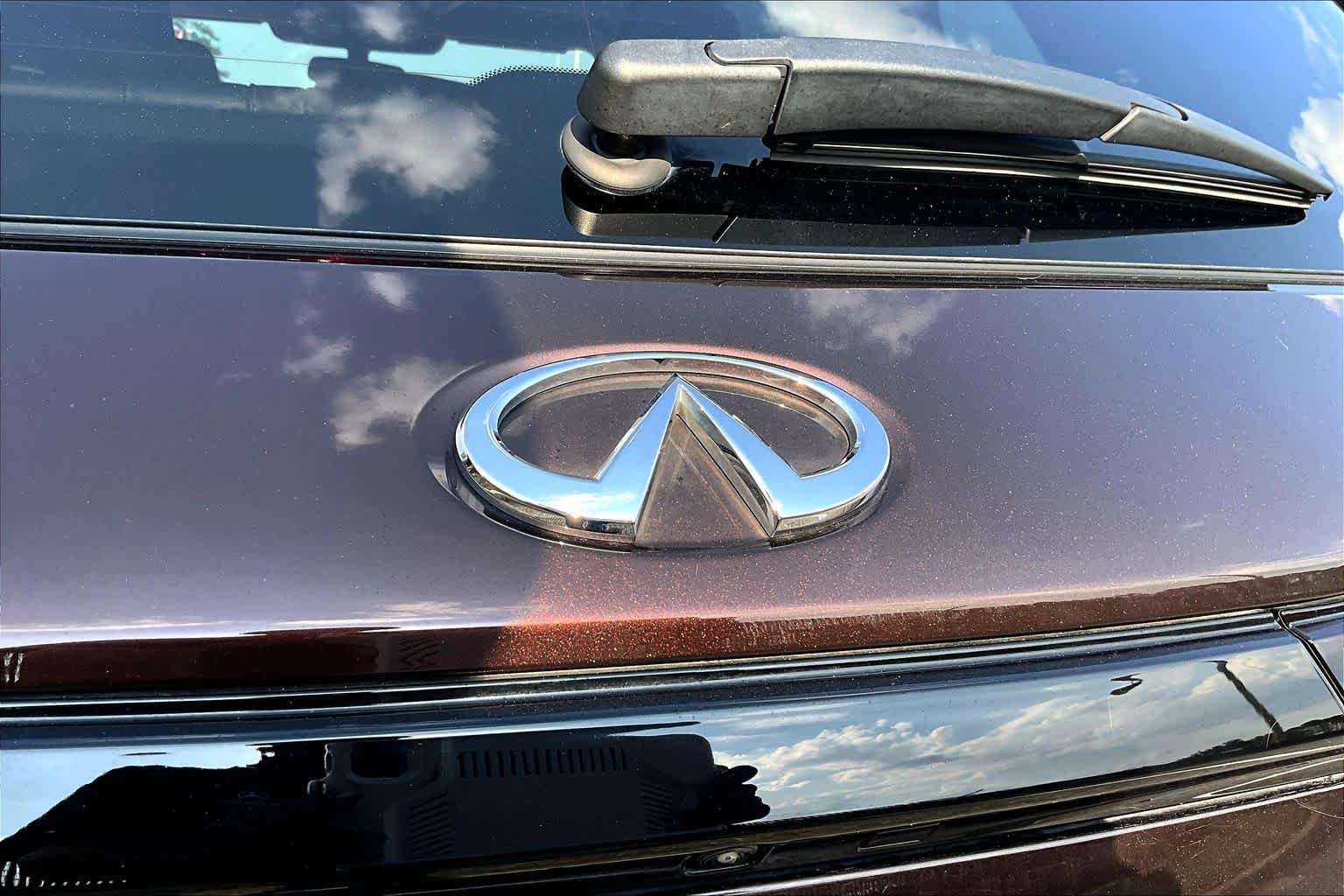 Used 2022 Mocha Almond INFINITI LUXE image 10