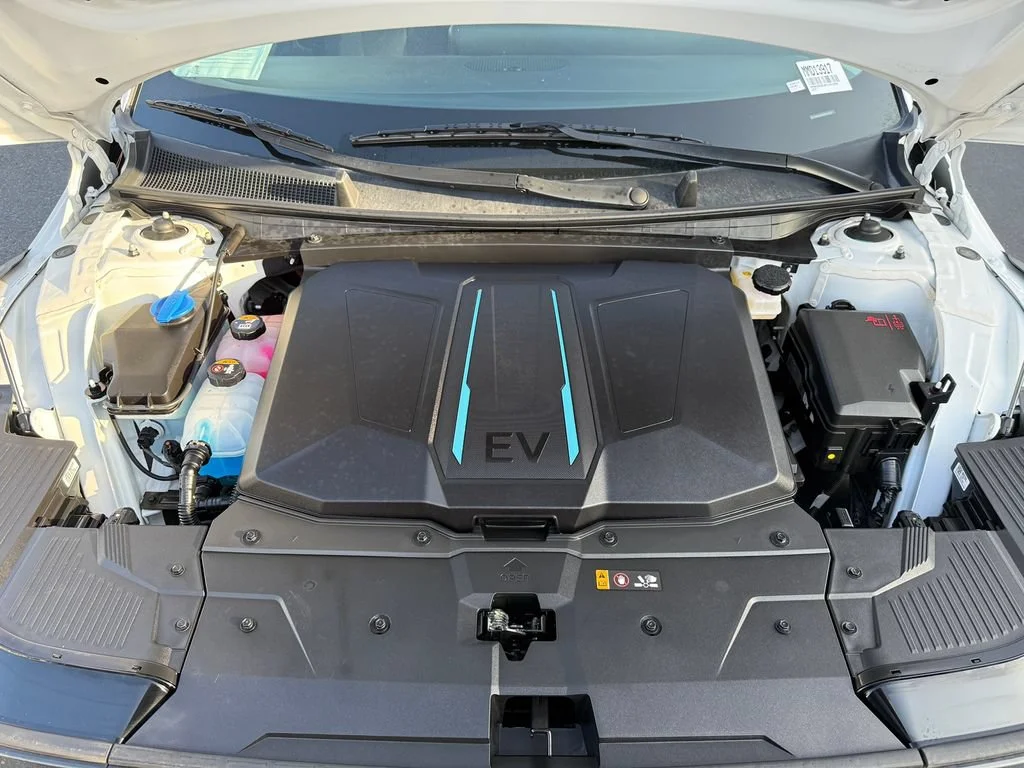 Used 2024 White Hyundai SEL image 13