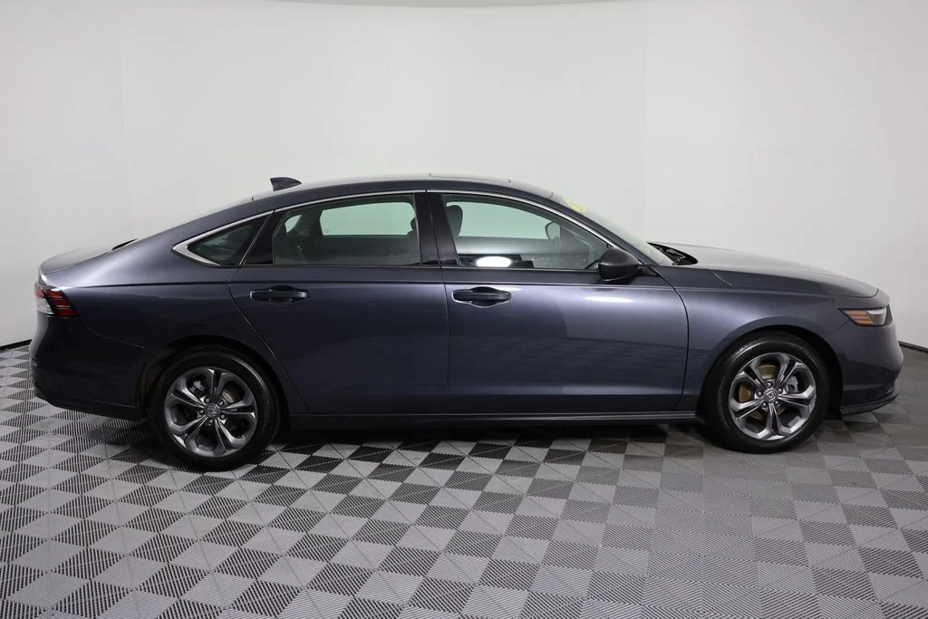 Used 2024  Honda EX image 9