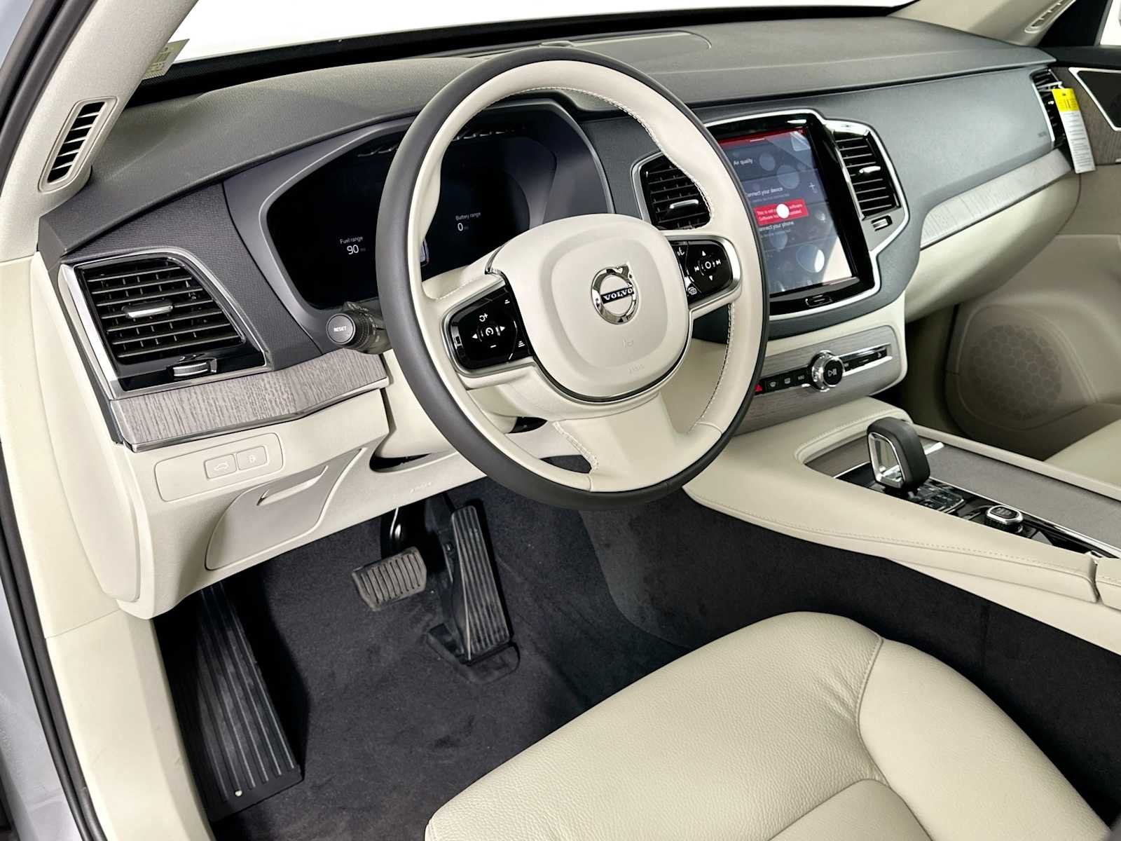 Certified Used 2025 Vapour Grey Volvo Plus image 7