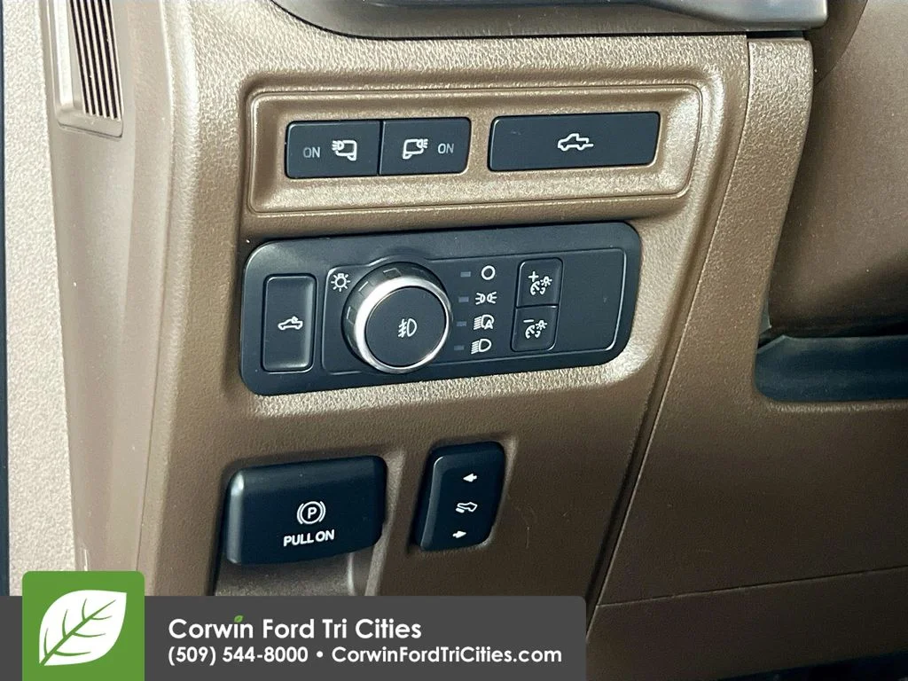 Used 2021 Oxford White Ford King Ranch image 19