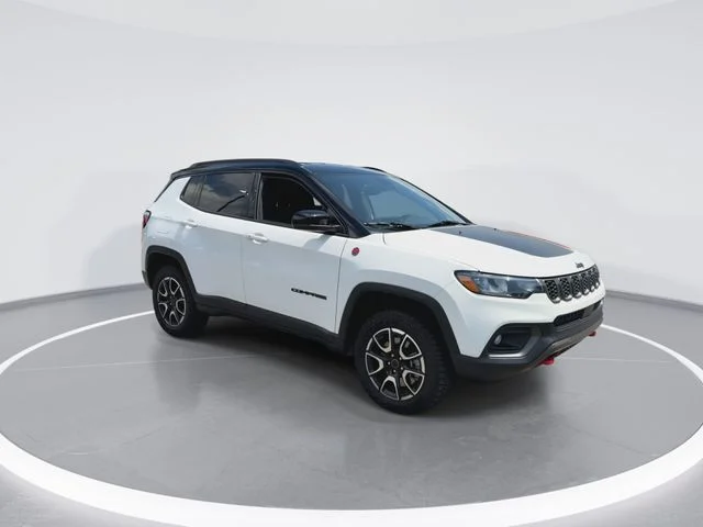 Used 2025 White Jeep Trailhawk image 2