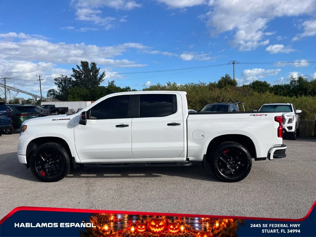 Used 2025 Summit White Chevrolet RST image 4