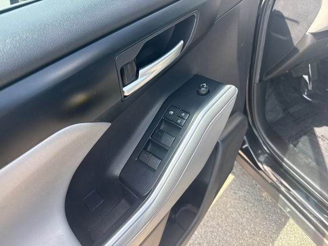 Used 2021 Black Toyota XLE image 11