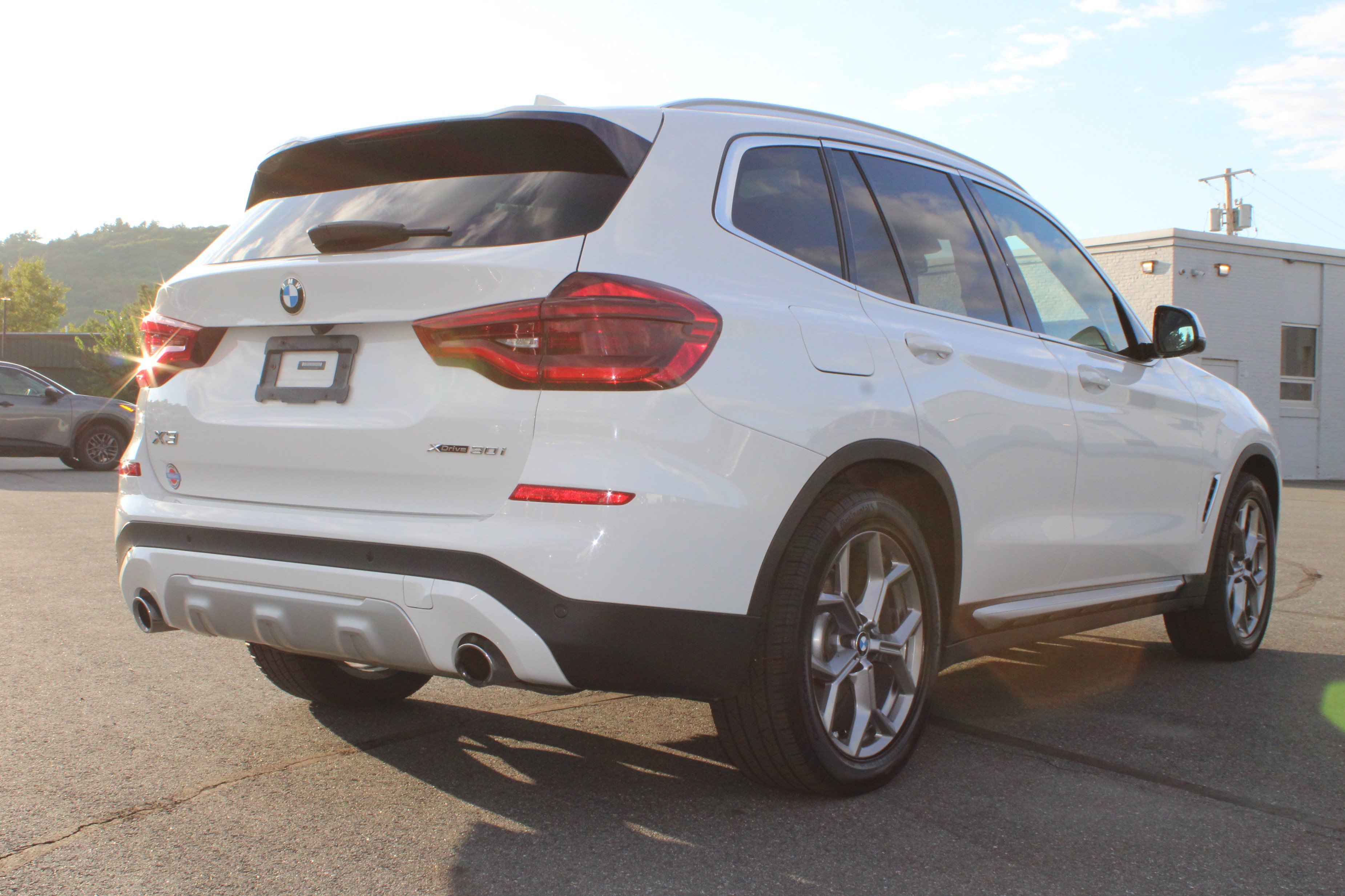 Used 2021 Alpine White BMW xDrive30i image 9