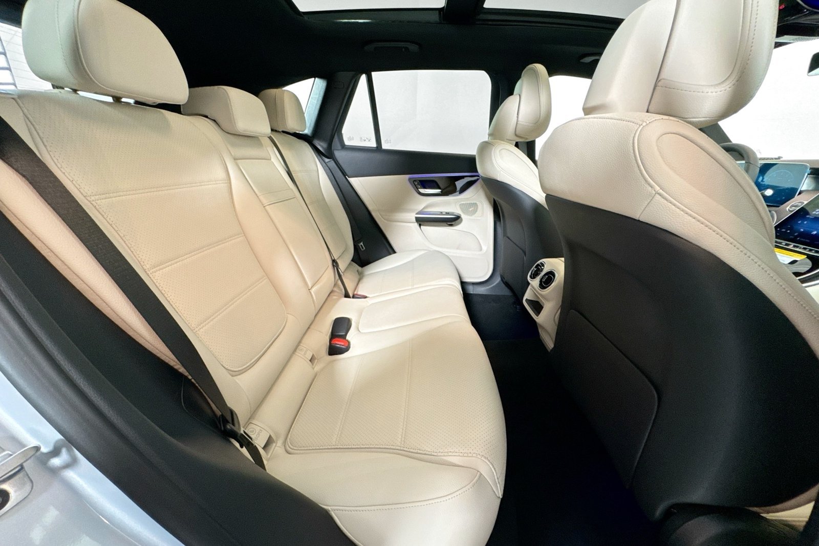 New 2026 Cirrus Silver Metallic Mercedes-Benz GLC 300 image 25