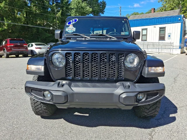 Used 2022 Black Jeep Sport image 3
