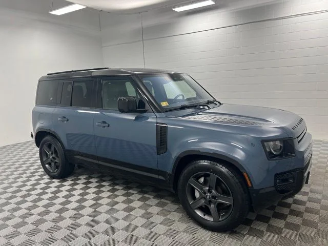 Used 2023 Blue Land Rover X-Dynamic SE image 4