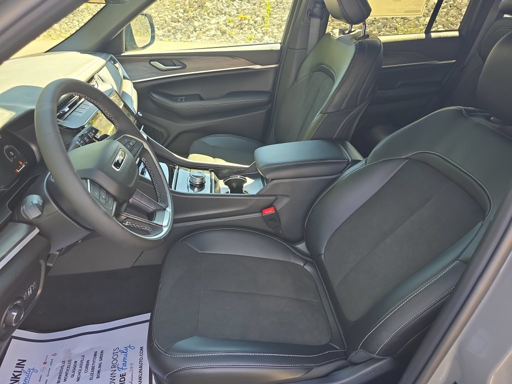 New 2027 Gray Jeep Laredo Altitude image 13