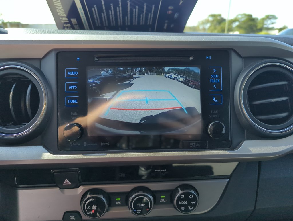 Used 2018 Blue Toyota SR5 image 22