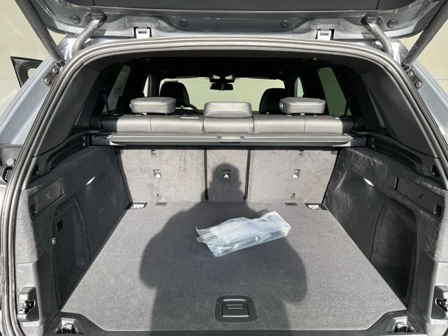 Used 2026 Skyscraper Grey Metallic BMW xDrive40i image 16
