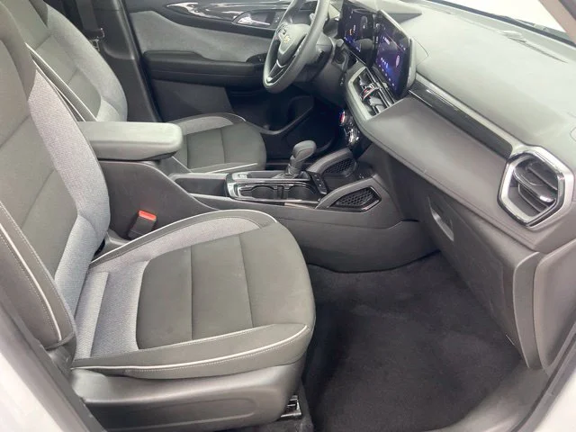 Used 2025 White Chevrolet LT image 22