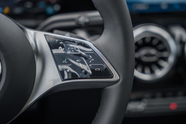 New 2026 Polar White Mercedes-Benz GLA 250 image 27