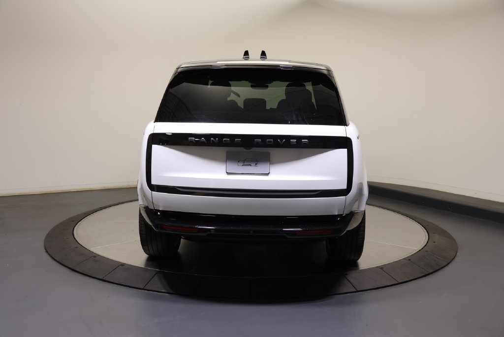 New 2027 Fuji White Land Rover SE image 4