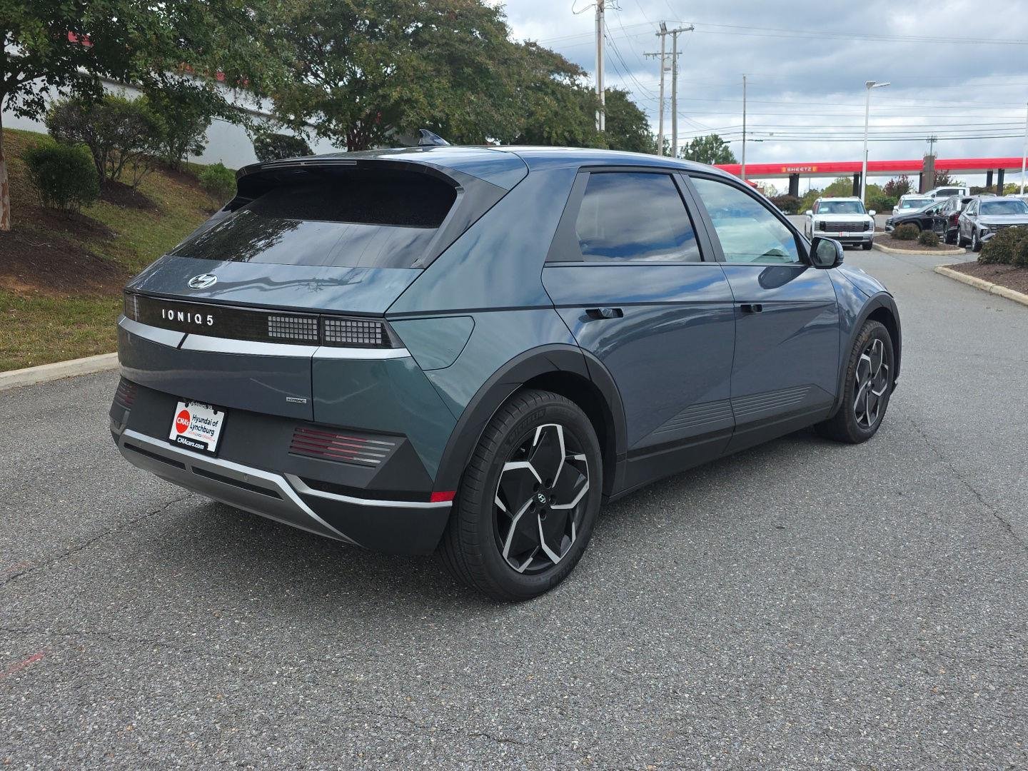 Used 2024 Digital Teal Hyundai SEL image 19