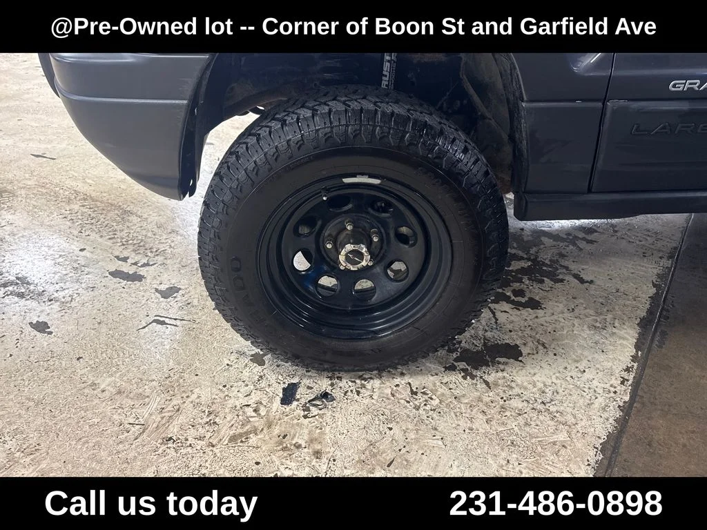 Used 2003  Jeep Laredo image 10