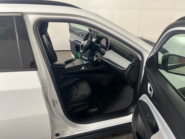 Certified Used 2022 White Jeep Latitude Lux image 28