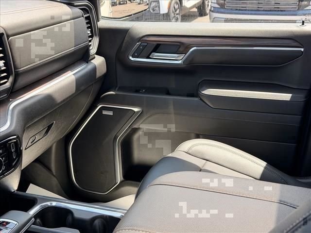 Used 2024 White GMC SLT image 19