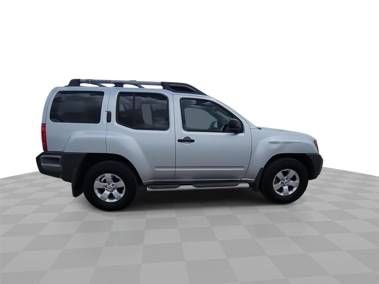 Used 2010 Silver Nissan S image 9