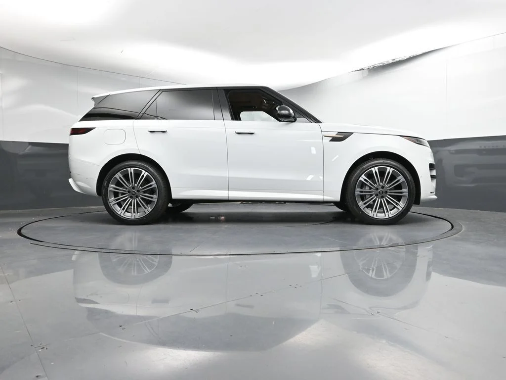 Certified Used 2025 White Land Rover Dynamic SE image 28