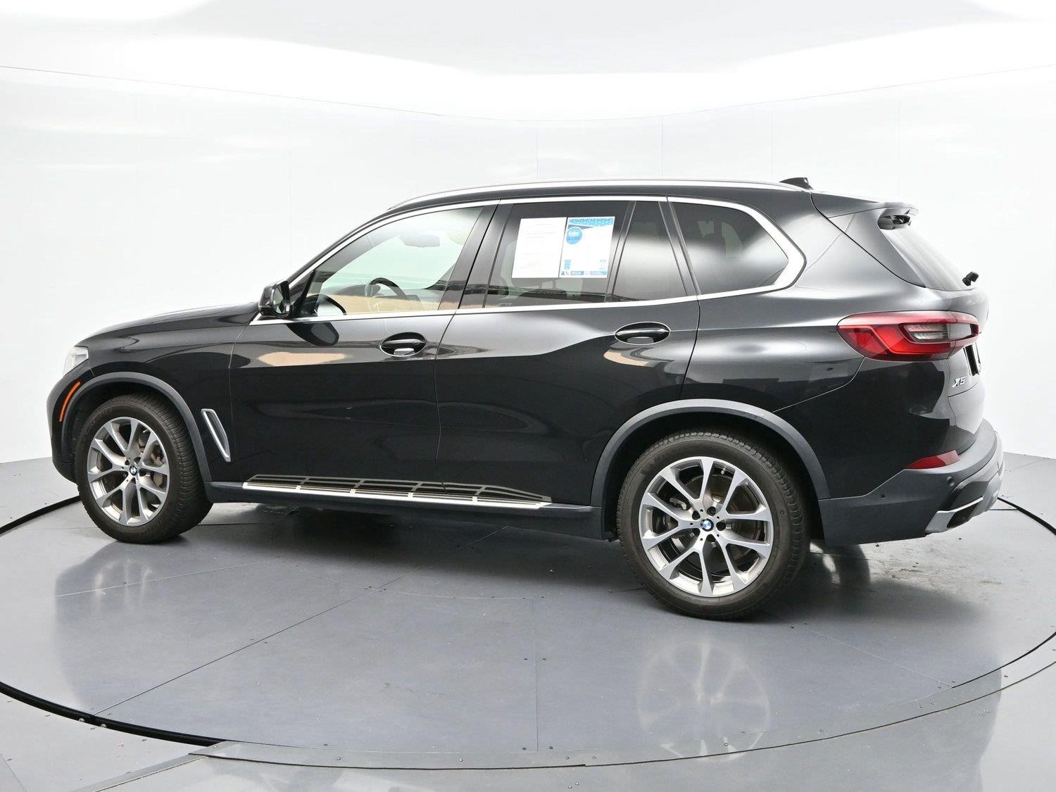 Used 2019 Black Sapphire Metallic BMW xDrive40i image 5