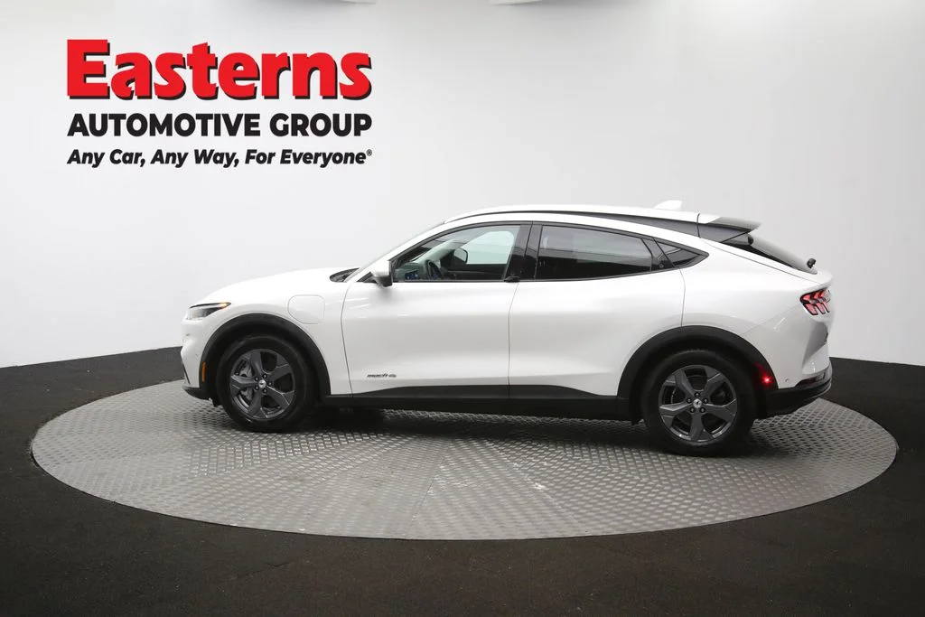 Used 2021 White Ford Select image 63