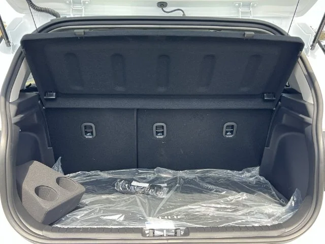 Used 2026 White Hyundai SEL image 29