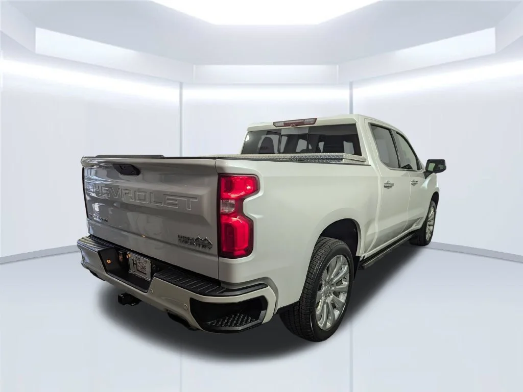 Used 2022 Beige Chevrolet High Country image 8