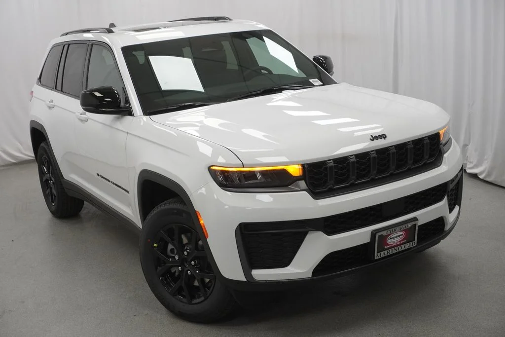 New 2026 Bright White Clear-Coat Exterior Paint Jeep Altitude image 8