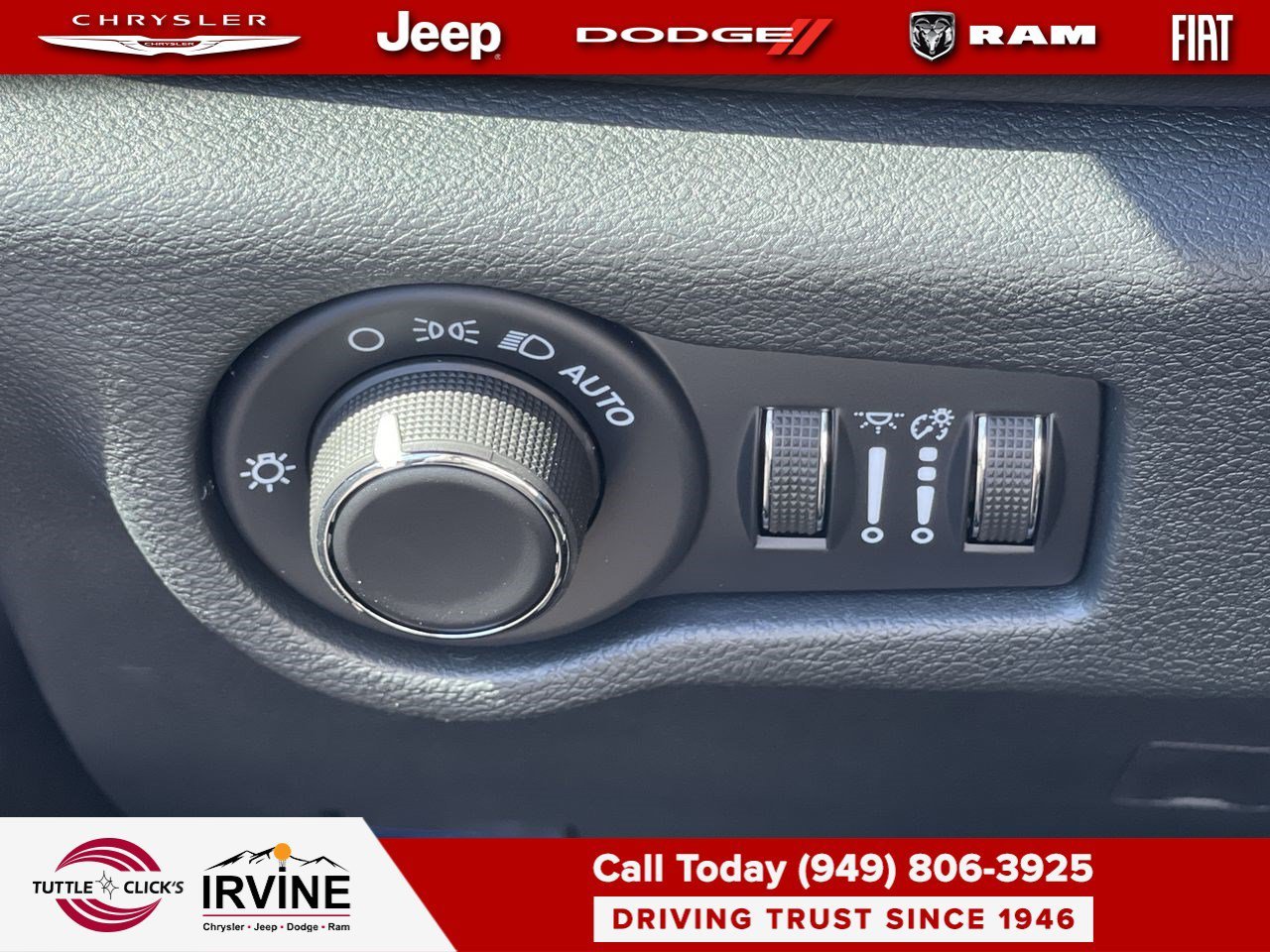 New 2027 Diamond Black Crystal Pearl-Coat Exterior Paint Chrysler Limited image 23