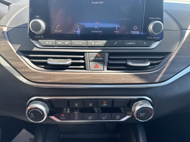 Used 2025 White Nissan 2.5 SV image 33