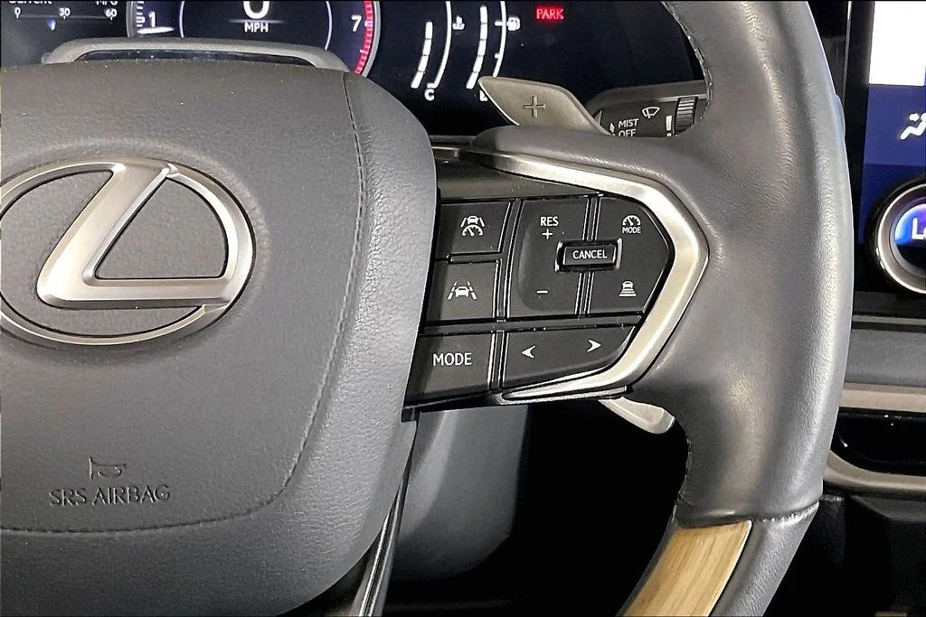Used 2023  Lexus 350 image 19