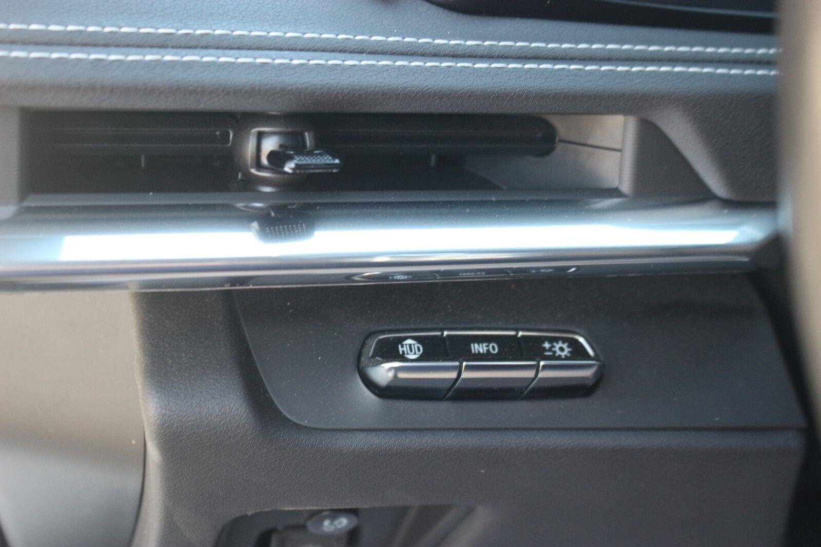 Used 2020 ARCTIC WHITE Chevrolet 2LT image 22
