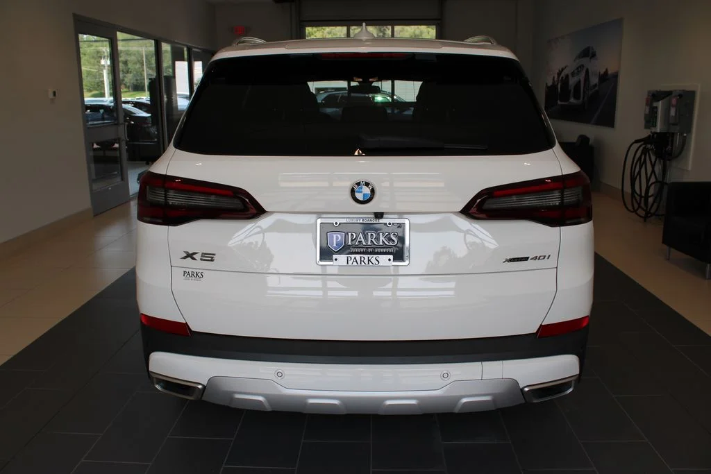Used 2022 White BMW xDrive40i image 27