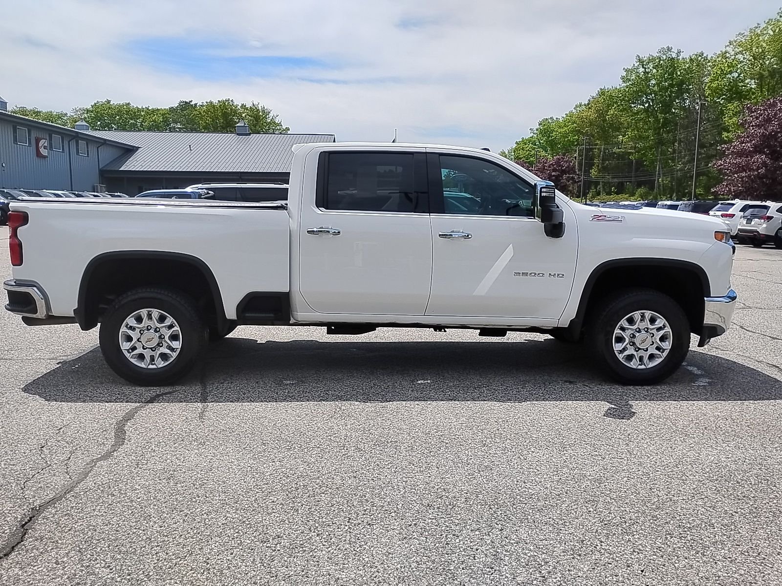 Used 2022 White Chevrolet LTZ image 8